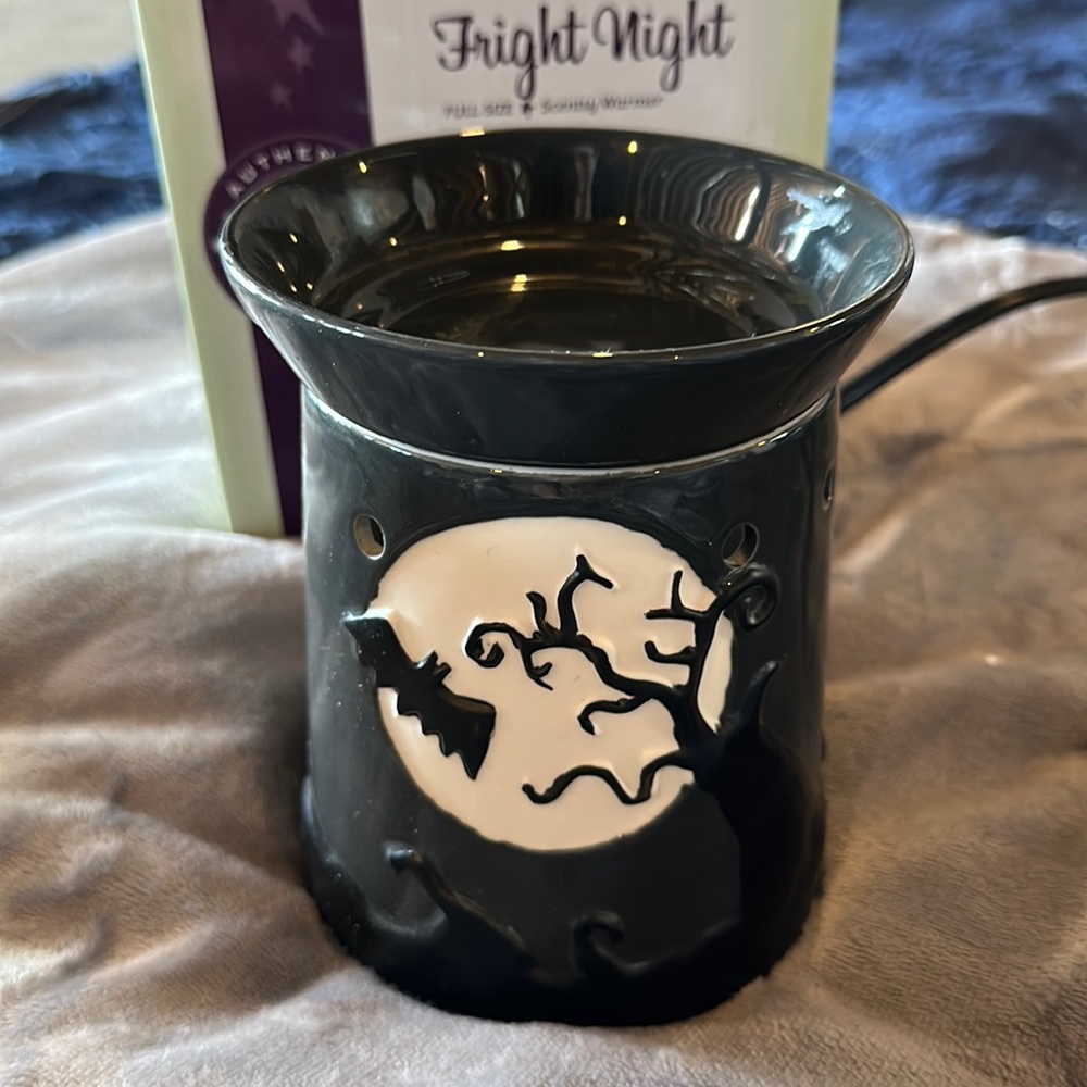 Scentsy full size warmer “fright night” halloween